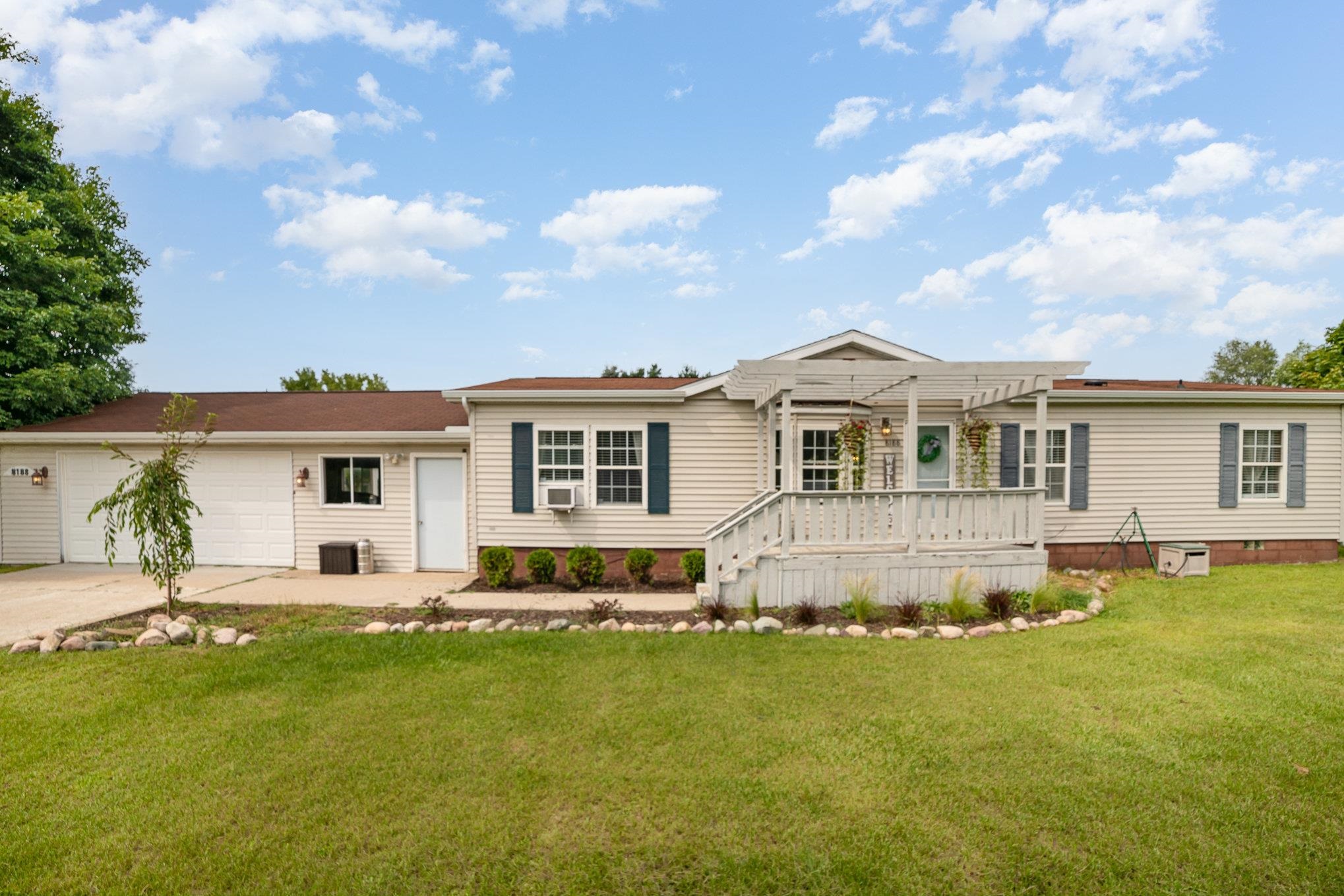 8188 West Blanchard Road Blanchard, MI 49310 - Photo 3 of 31