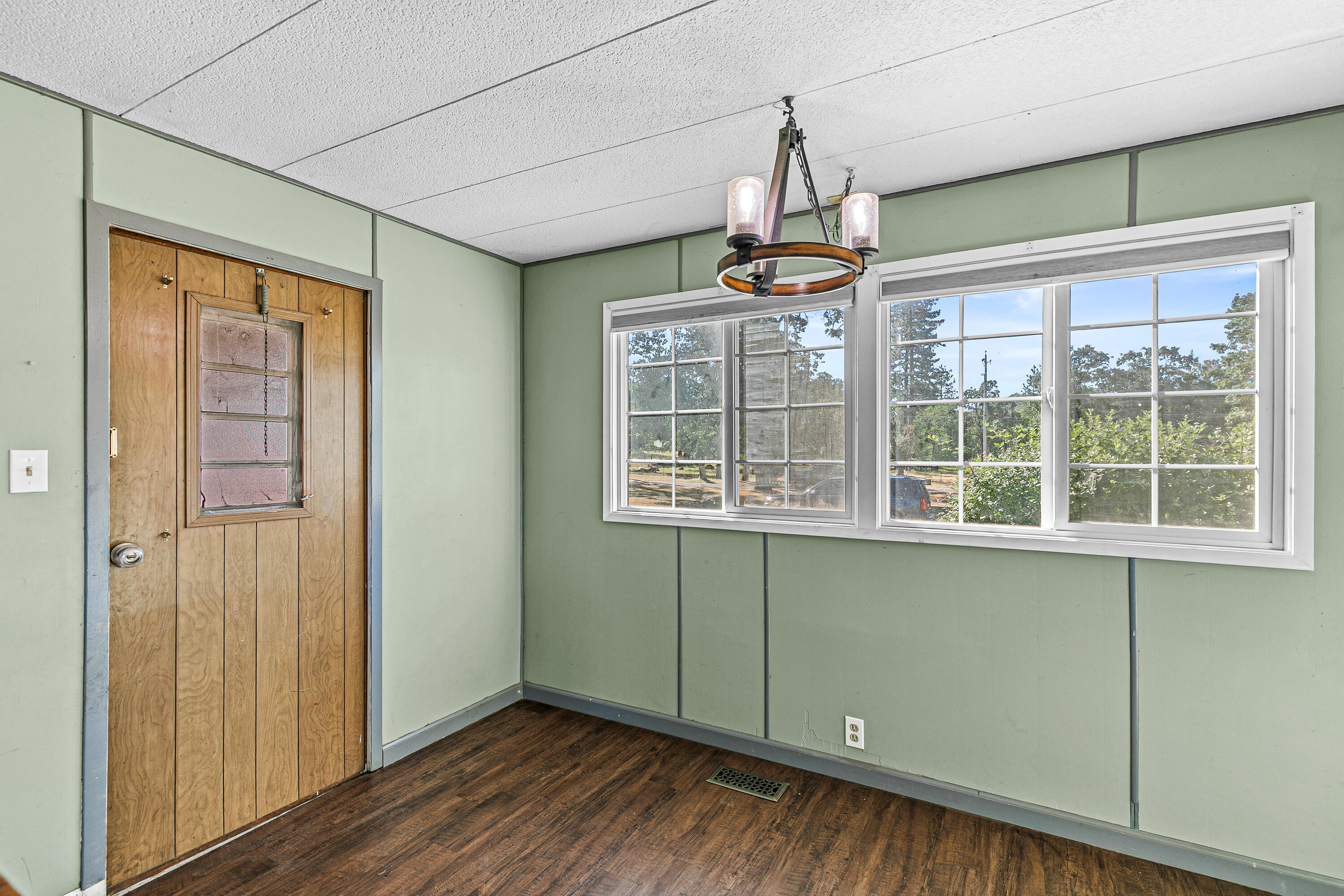 11427 Blackwell Road, Unit 25 Central Point, OR 97502 - Photo 3 of 24 9R9A3285