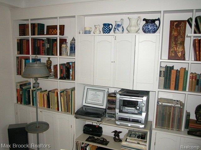 DINING ROOM BUILT-INS