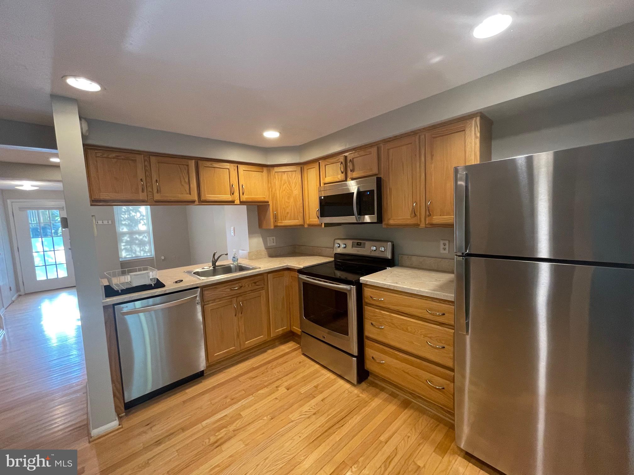 11906 Fieldthorn Court Reston, VA 20194 - Photo 5 of 21