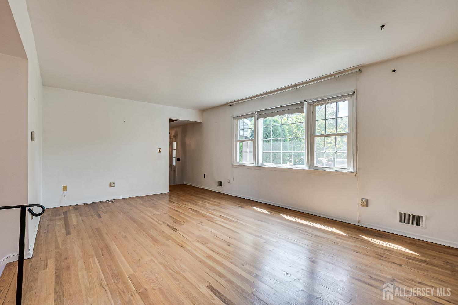 75 Spruce Street Edison, NJ 08837 - Photo 15 of 52 Gallery Image 15