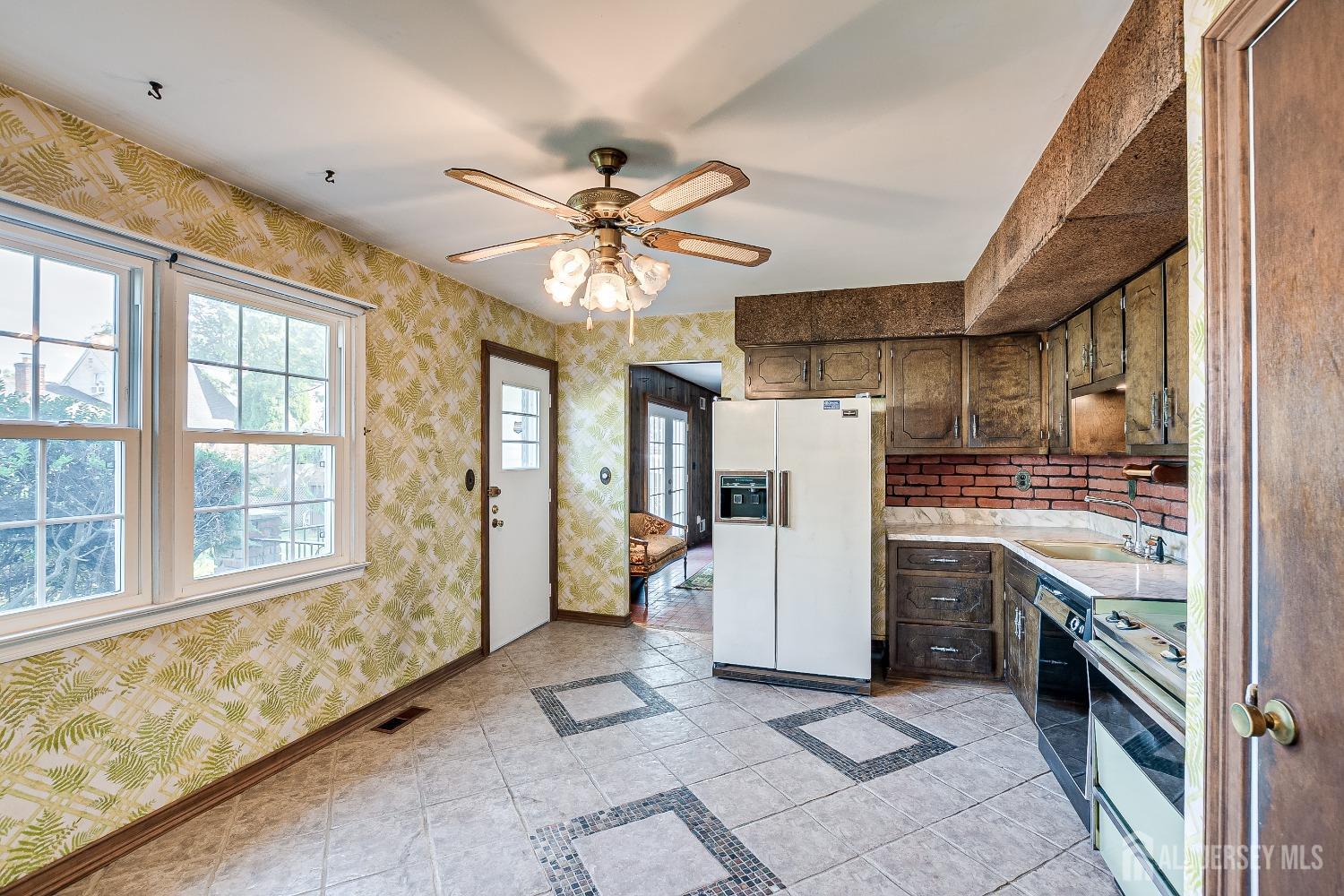 75 Spruce Street Edison, NJ 08837 - Photo 21 of 52 Gallery Image 21