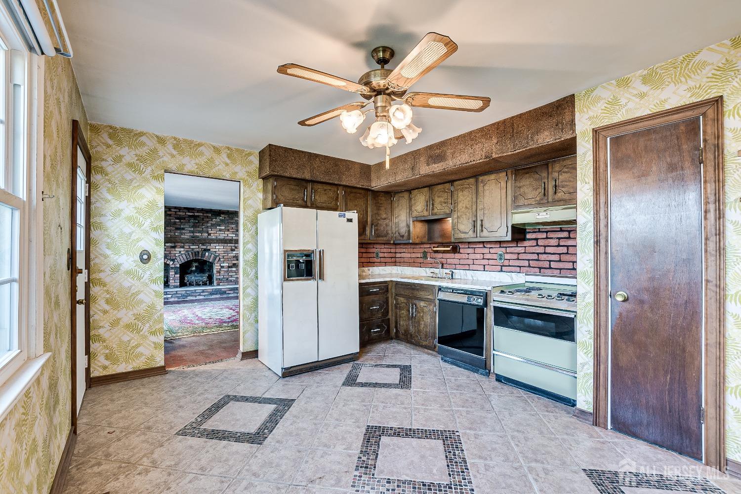 75 Spruce Street Edison, NJ 08837 - Photo 22 of 52 Gallery Image 22