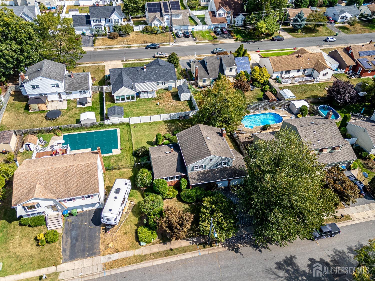 75 Spruce Street Edison, NJ 08837 - Photo 8 of 52 Gallery Image 8