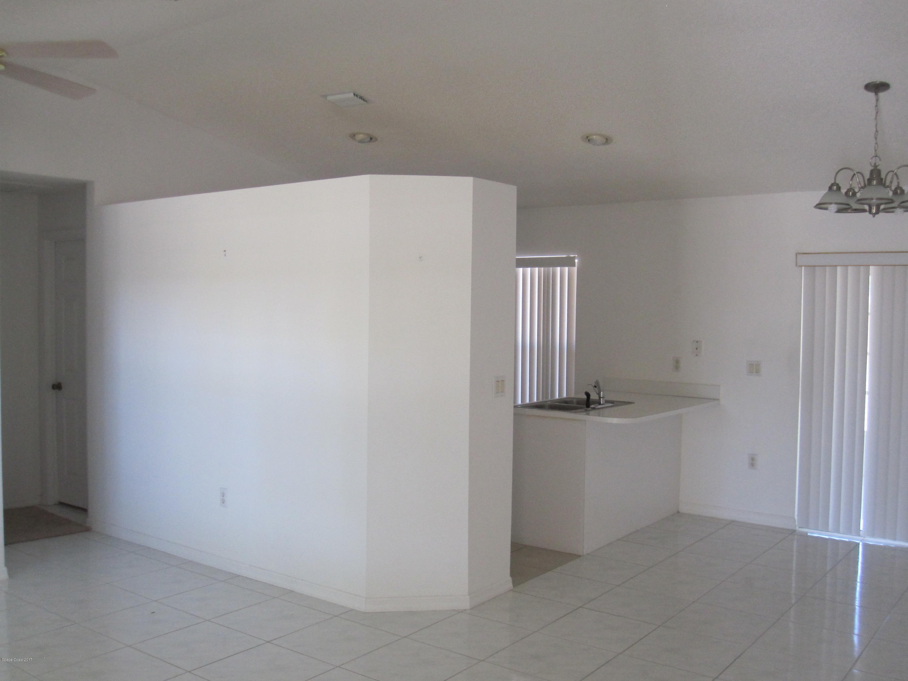 171 Americana Boulevard Northeast Palm Bay, FL 32907 - Photo 5 of 17 a view of kitchen