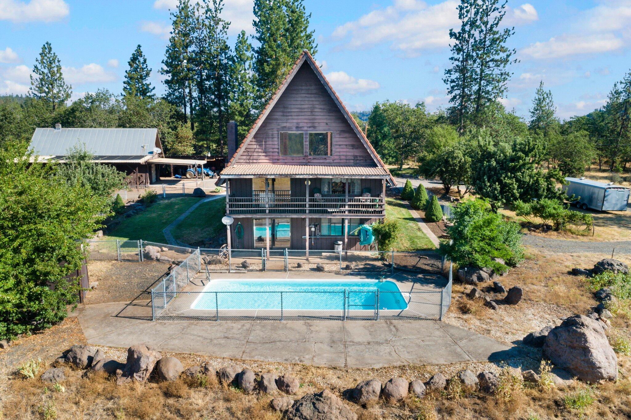 1875 Crowfoot Road Eagle Point, OR 97524 - Photo 3 of 27 Backofhousewithpool-2