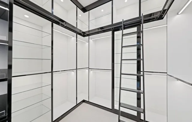 $5,695,000 | 933 Allamanda Drive, Delray Beach, FL 33483