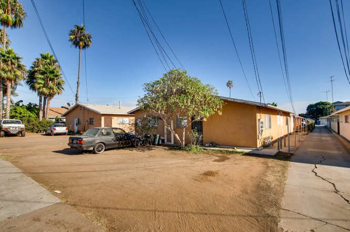 548 Flower Street Chula Vista, CA 91910 - Photo 4 of 17