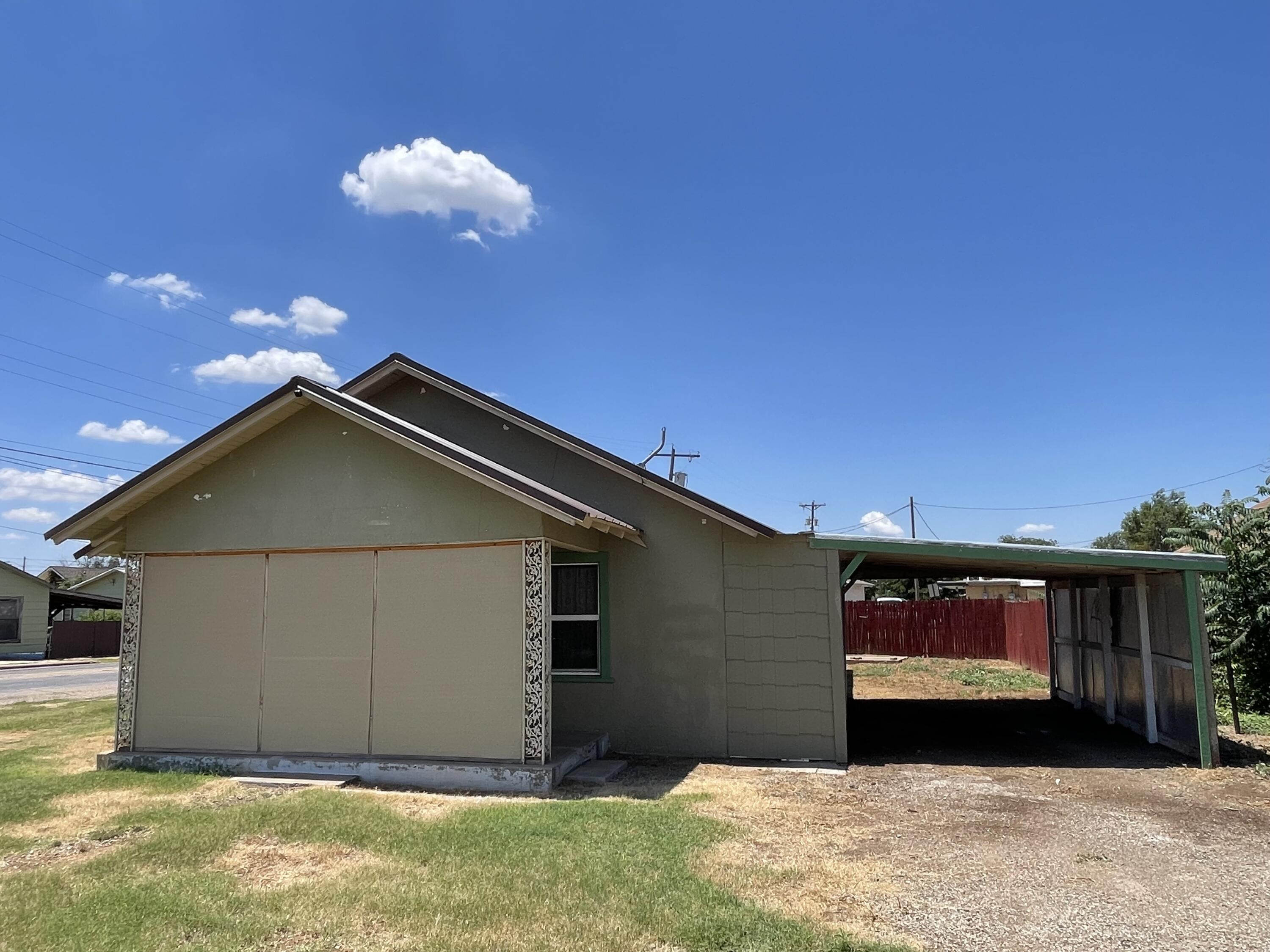 325 South 13th Street Slaton, TX 79364 - Photo 16 of 35 a front view of a house with a yard