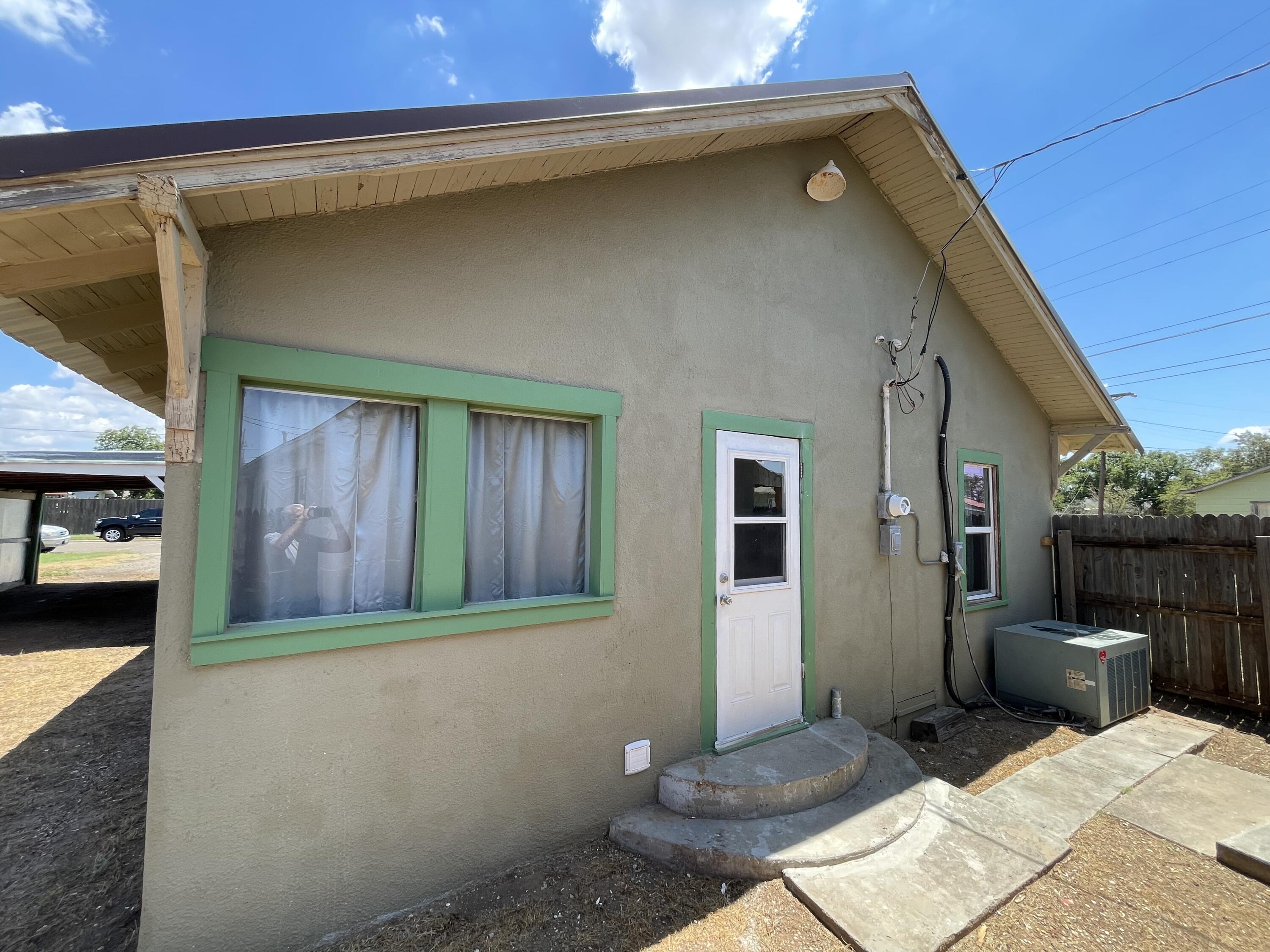 325 South 13th Street Slaton, TX 79364 - Photo 35 of 35 a view of a door of the house