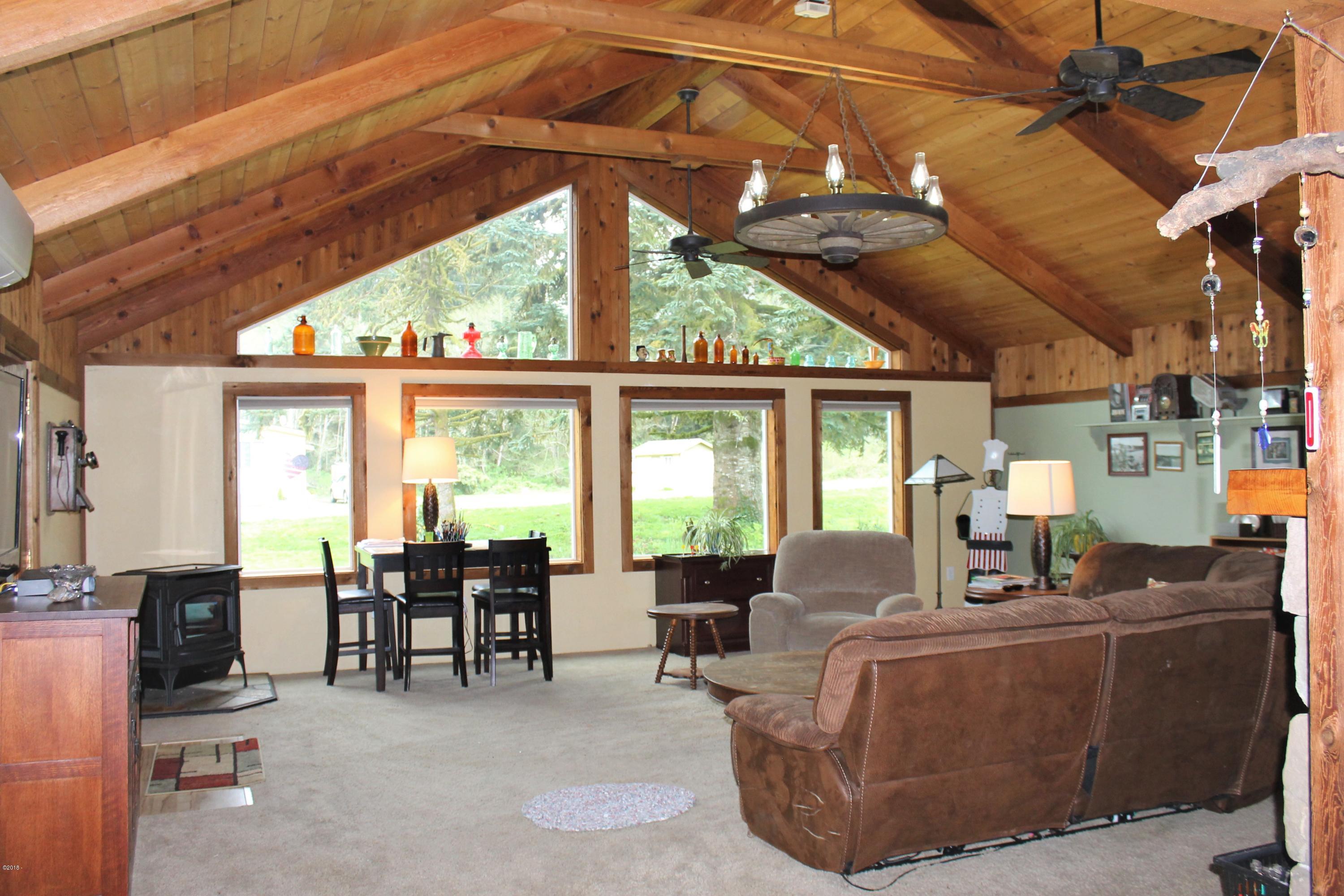 290 Camp 12 Loop Toledo, OR 97391 - Photo 17 of 29 Living Room