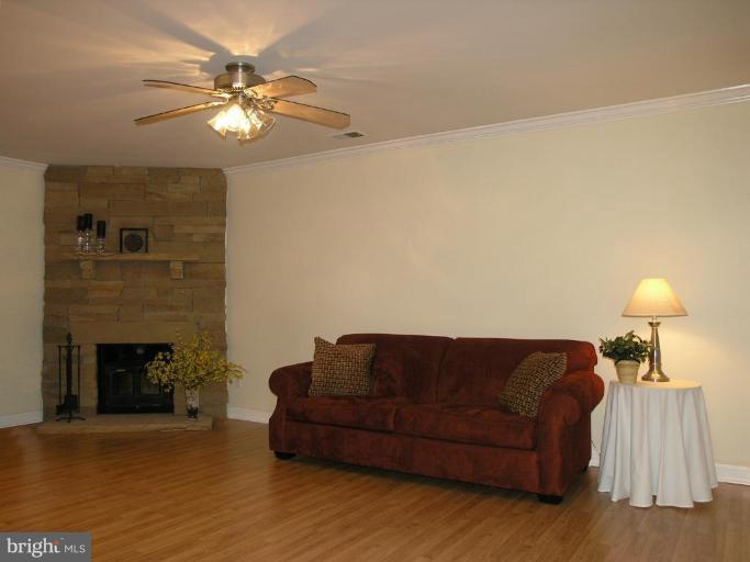 11414 Turnmill Lane Reston, VA 20191 - Photo 2 of 12 Living Room