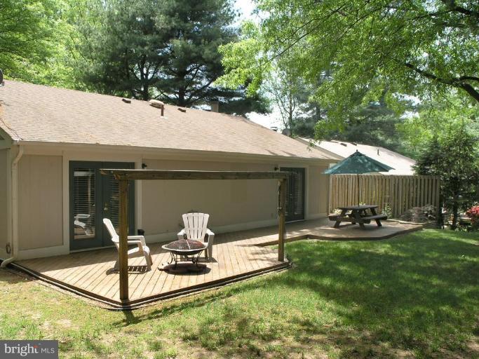 11414 Turnmill Lane Reston, VA 20191 - Photo 12 of 12 Exterior (Rear)
