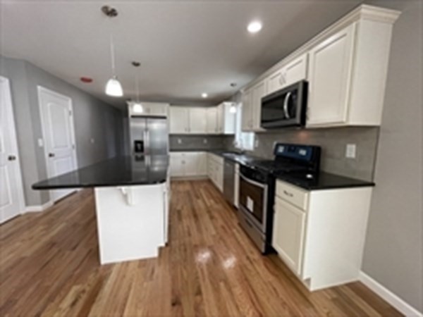 1304 Sumner Springfield, MA 01118 - Photo 4 of 30