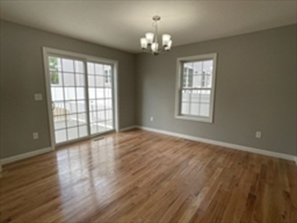 1304 Sumner Springfield, MA 01118 - Photo 7 of 30