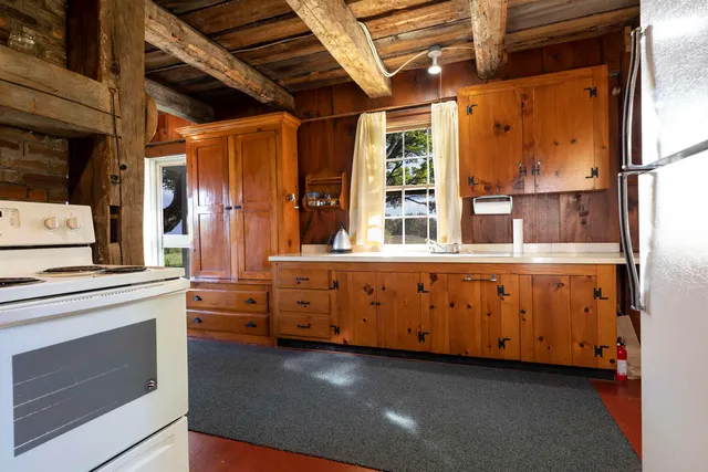 $749,900 | 61 Crosby Road, Topsham, VT 05076