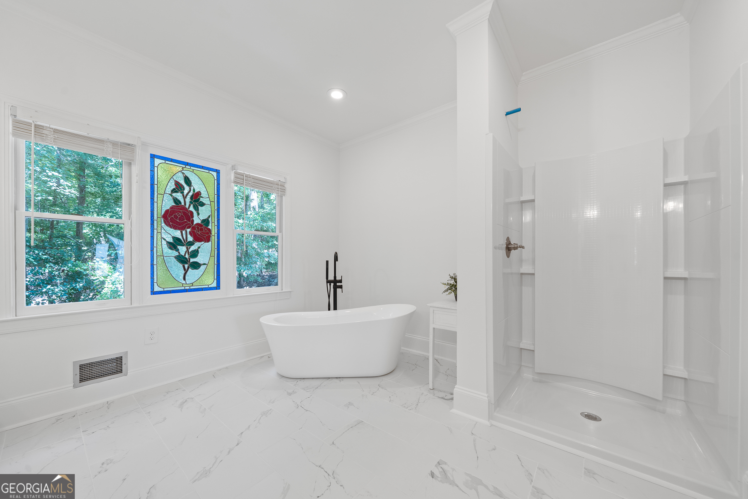 264 Winding River Road Eatonton, GA 31024 - Photo 36 of 72 a bathroom with a bathtub and window