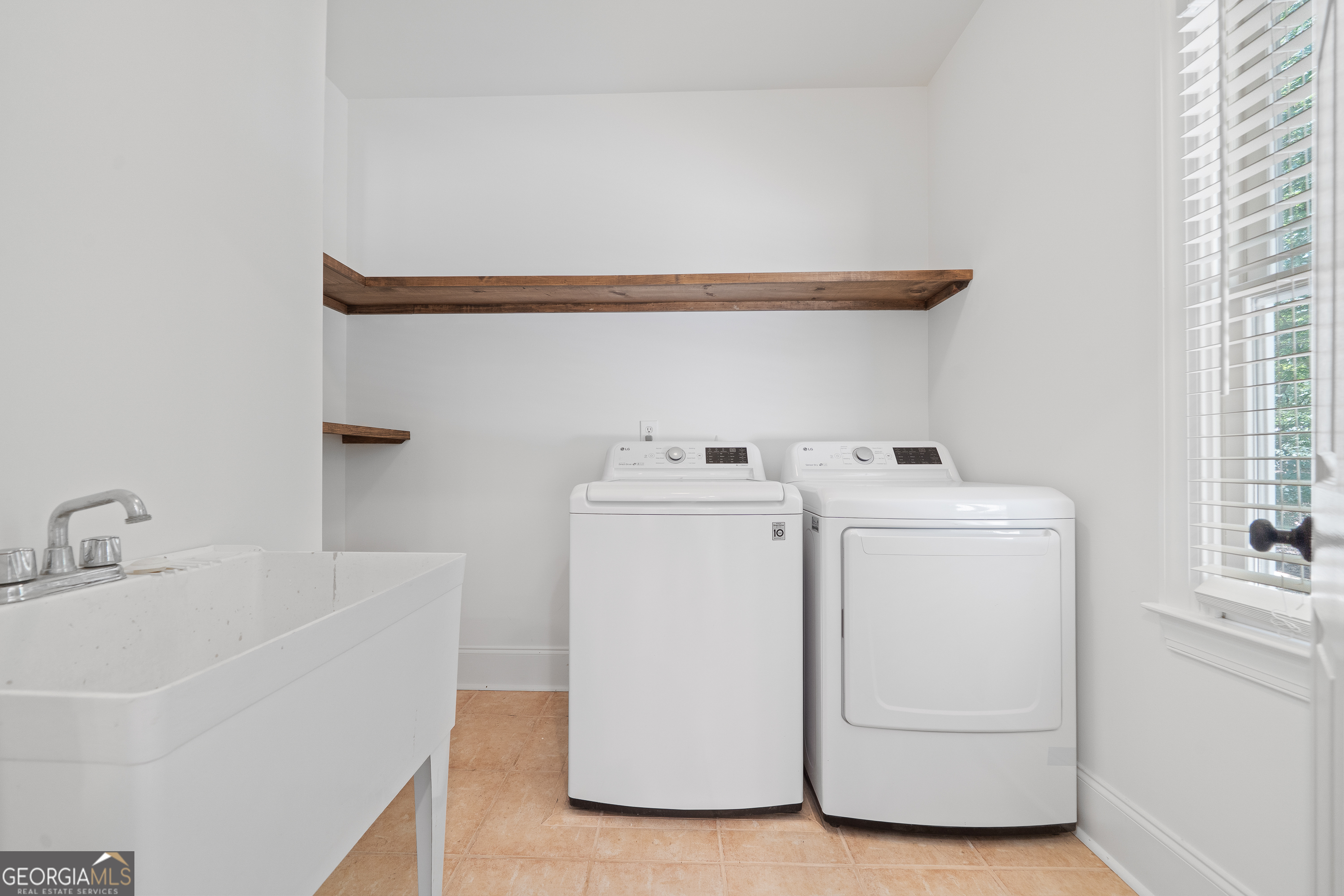 264 Winding River Road Eatonton, GA 31024 - Photo 38 of 72 a utility room with dryer and washer