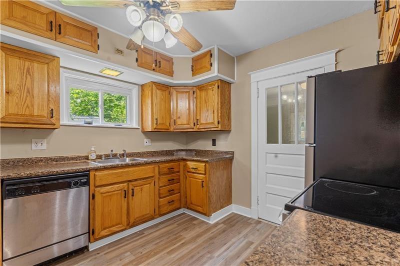 707 Hamil Road Verona, PA 15147 - Photo 3 of 28 Gallery Image 3