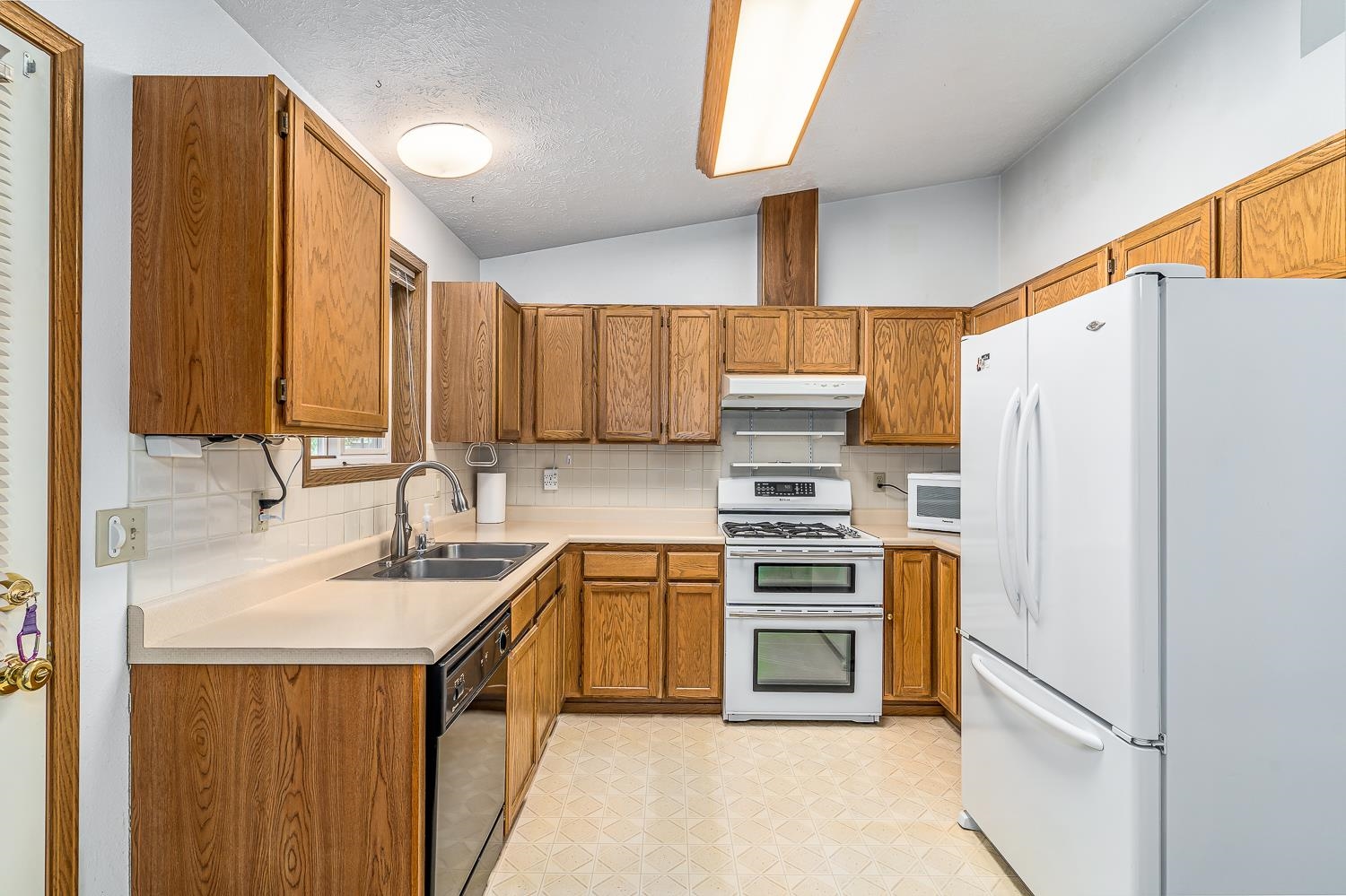 5211 North Davis Road Spokane Valley, WA 99216 - Photo 3 of 24