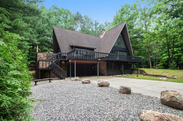 $364,900 | 11969 Wellington Court, Stanwood, MI 49346