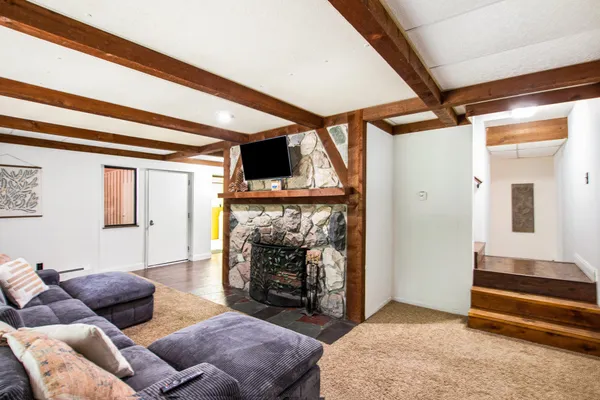 $319,900 | 11969 Wellington Court, Stanwood, MI 49346