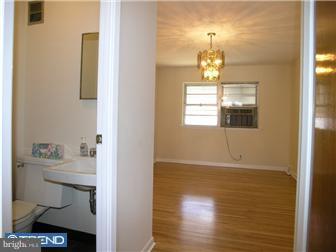 12411 Dunks Ferry Road Philadelphia, PA 19154 - Photo 3 of 12 Dining Room