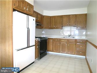 12411 Dunks Ferry Road Philadelphia, PA 19154 - Photo 4 of 12 Kitchen