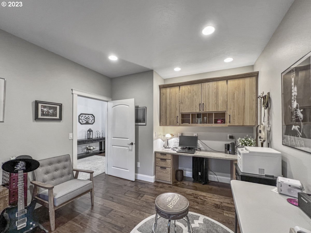 2040 Southeast Ammon Road Toledo, OR 97391 - Photo 11 of 45 Gallery Image 11