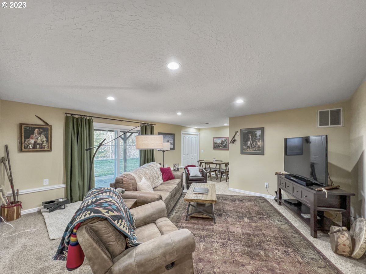2040 Southeast Ammon Road Toledo, OR 97391 - Photo 31 of 45 Gallery Image 31