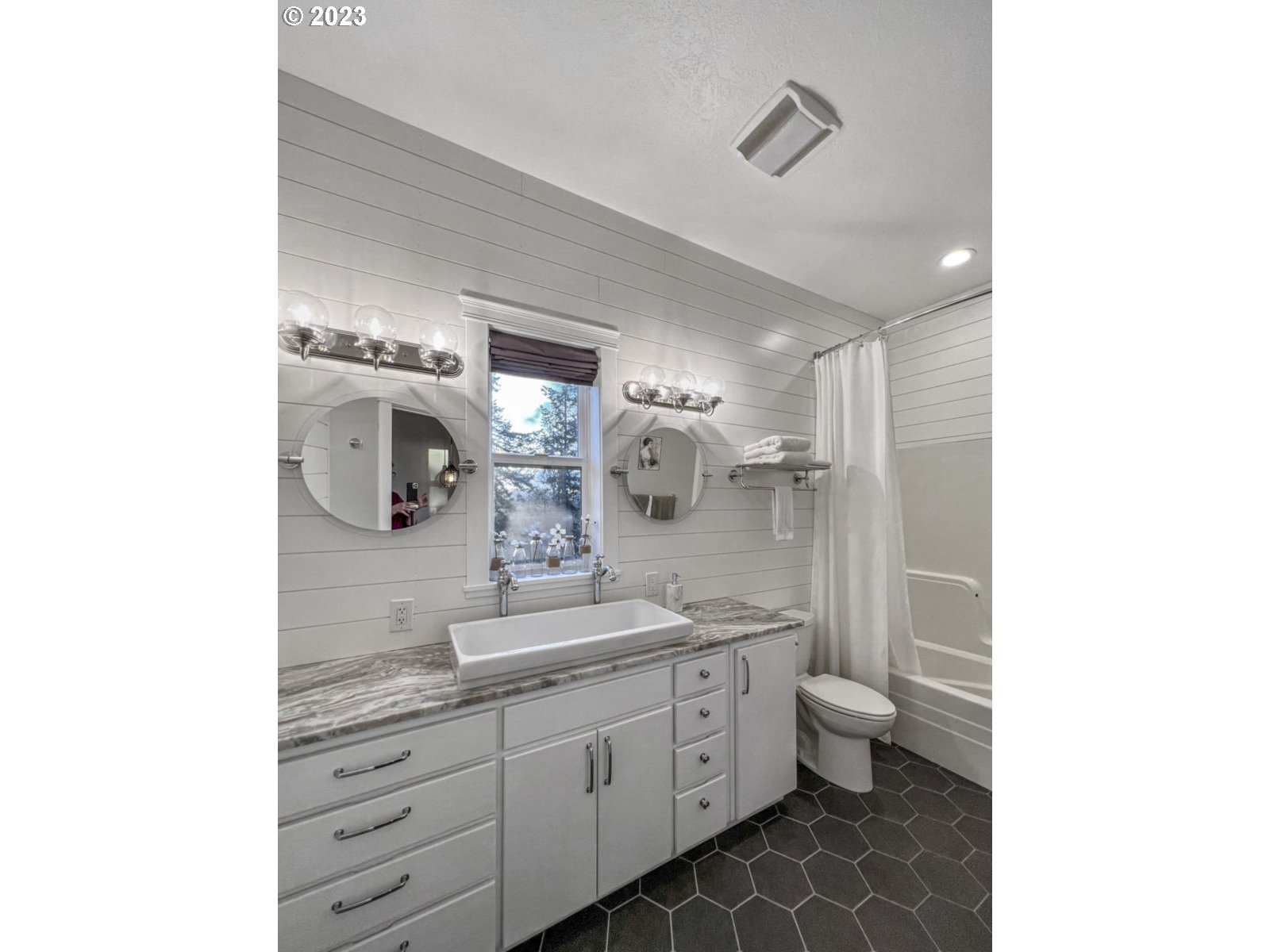 2040 Southeast Ammon Road Toledo, OR 97391 - Photo 9 of 45 Gallery Image 9