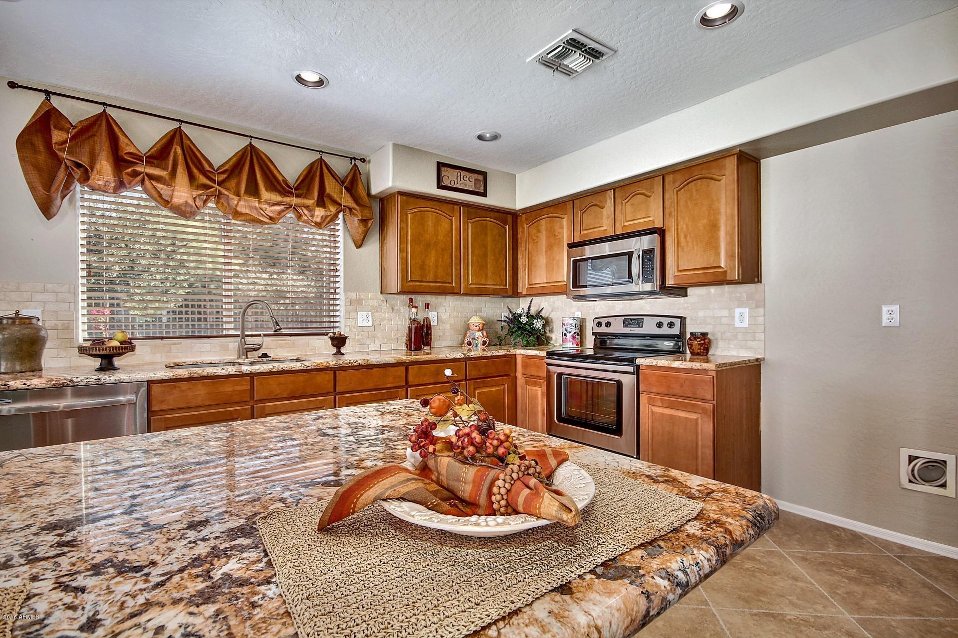 2906 West Maldonado Road Phoenix, AZ 85041 - Photo 17 of 39 0017-Maldonado (17)