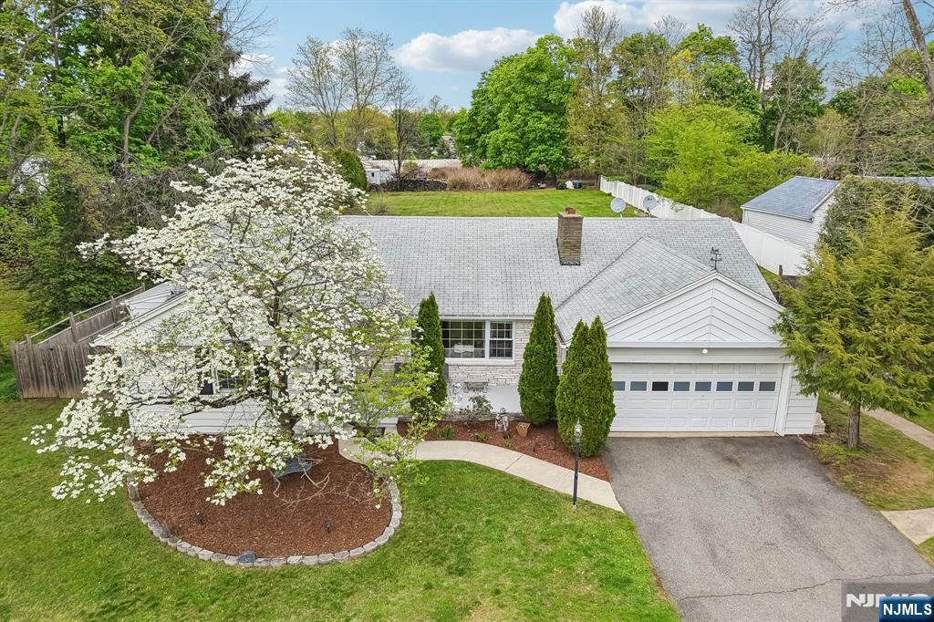 921 Linwood Avenue Ridgewood, NJ 07450 - Photo 2 of 42