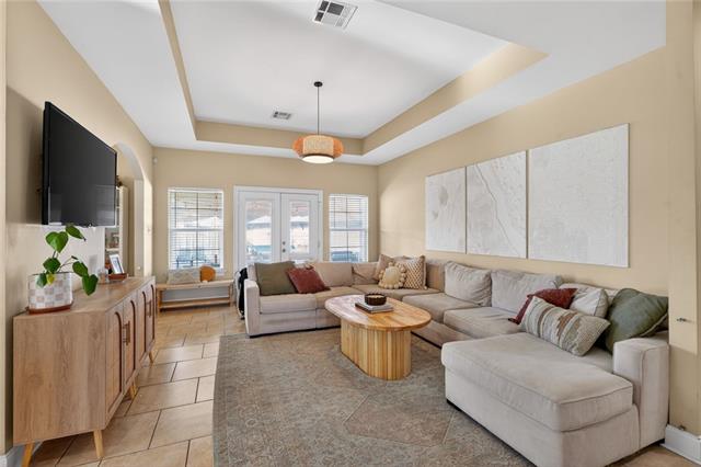 658 Rue Saint Michael Gretna, LA 70056 - Photo 3 of 27