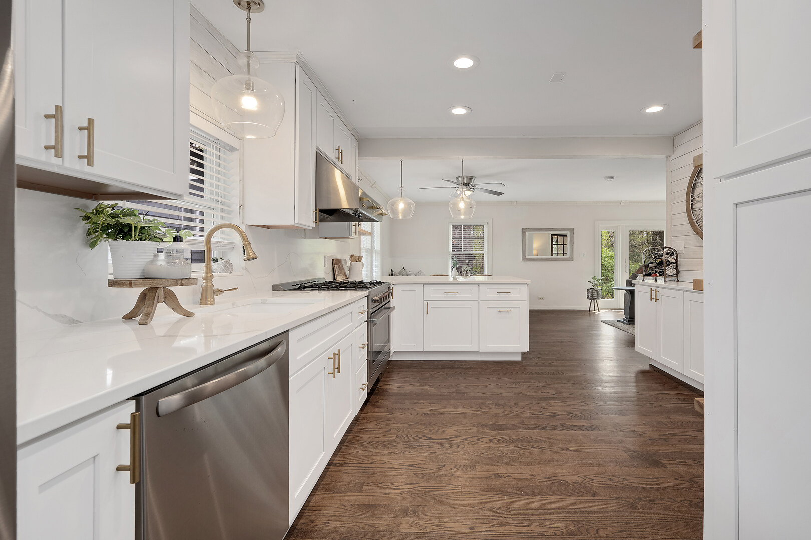 5619 Dunham Road Downers Grove, IL 60516 - Photo 14 of 30 Gallery Image 14