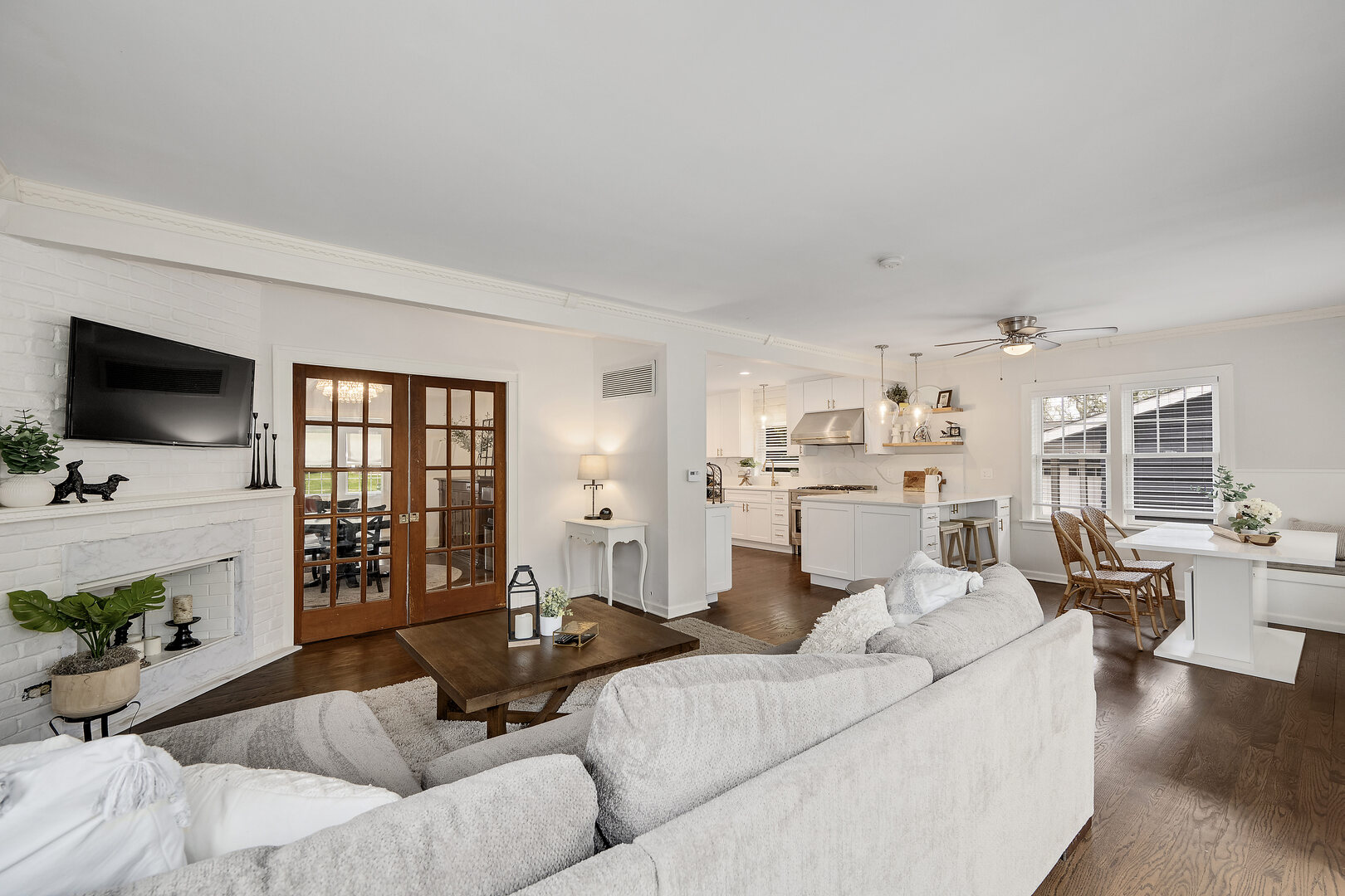 5619 Dunham Road Downers Grove, IL 60516 - Photo 7 of 30 Gallery Image 7
