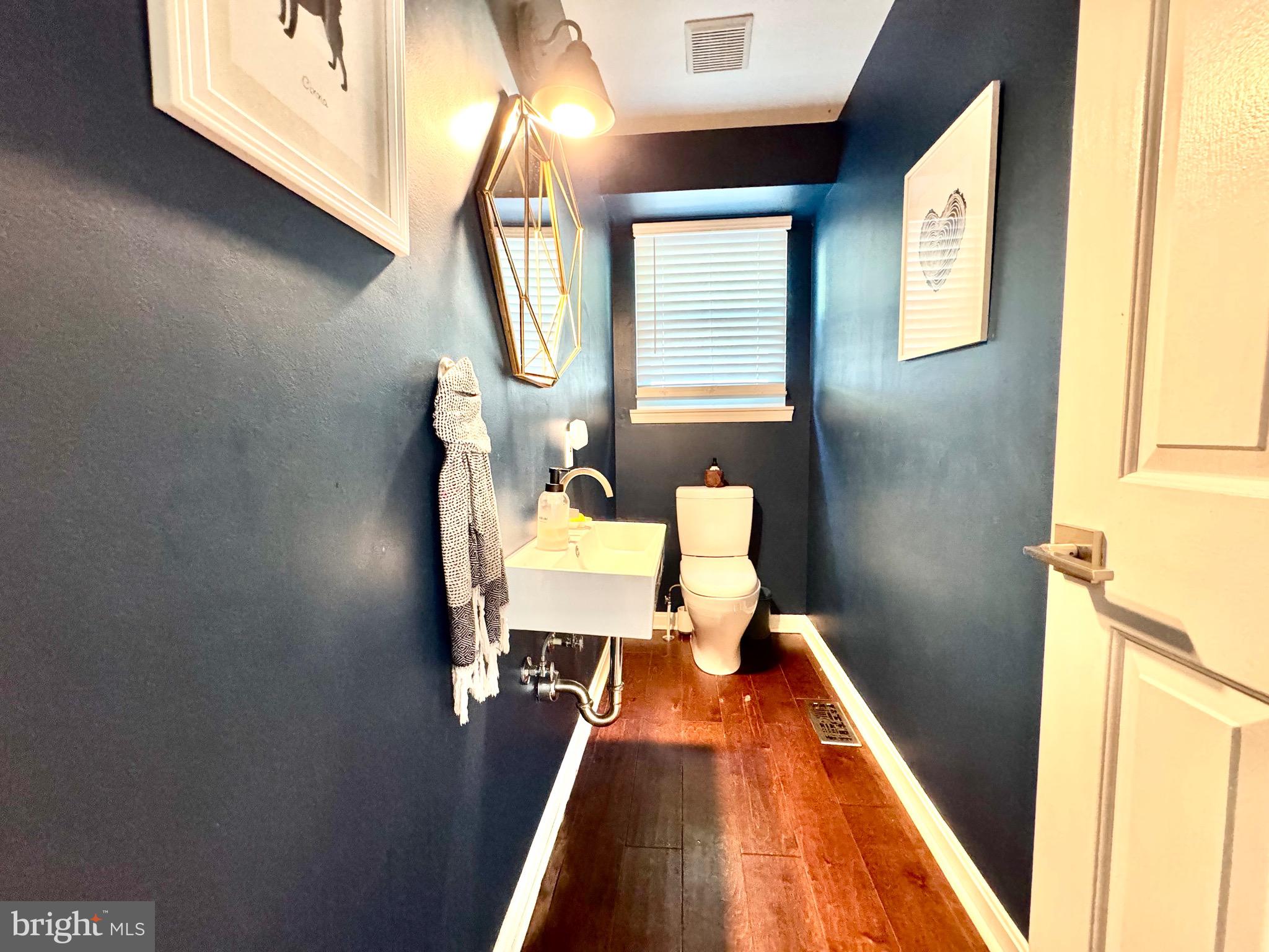 124 Shore Road Arnold, MD 21012 - Photo 12 of 51 Powder room