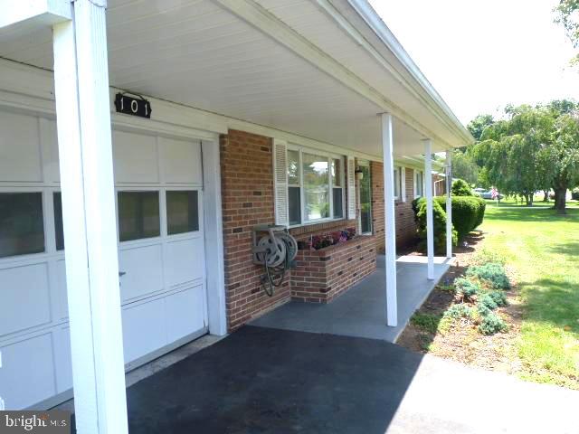 101 Harvard Road Hagerstown, MD 21742 - Photo 4 of 19 Covered front porch