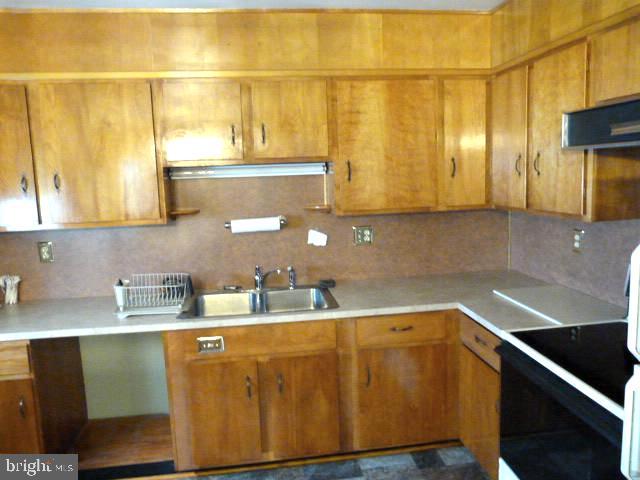 101 Harvard Road Hagerstown, MD 21742 - Photo 8 of 19 Solid wood cabinets