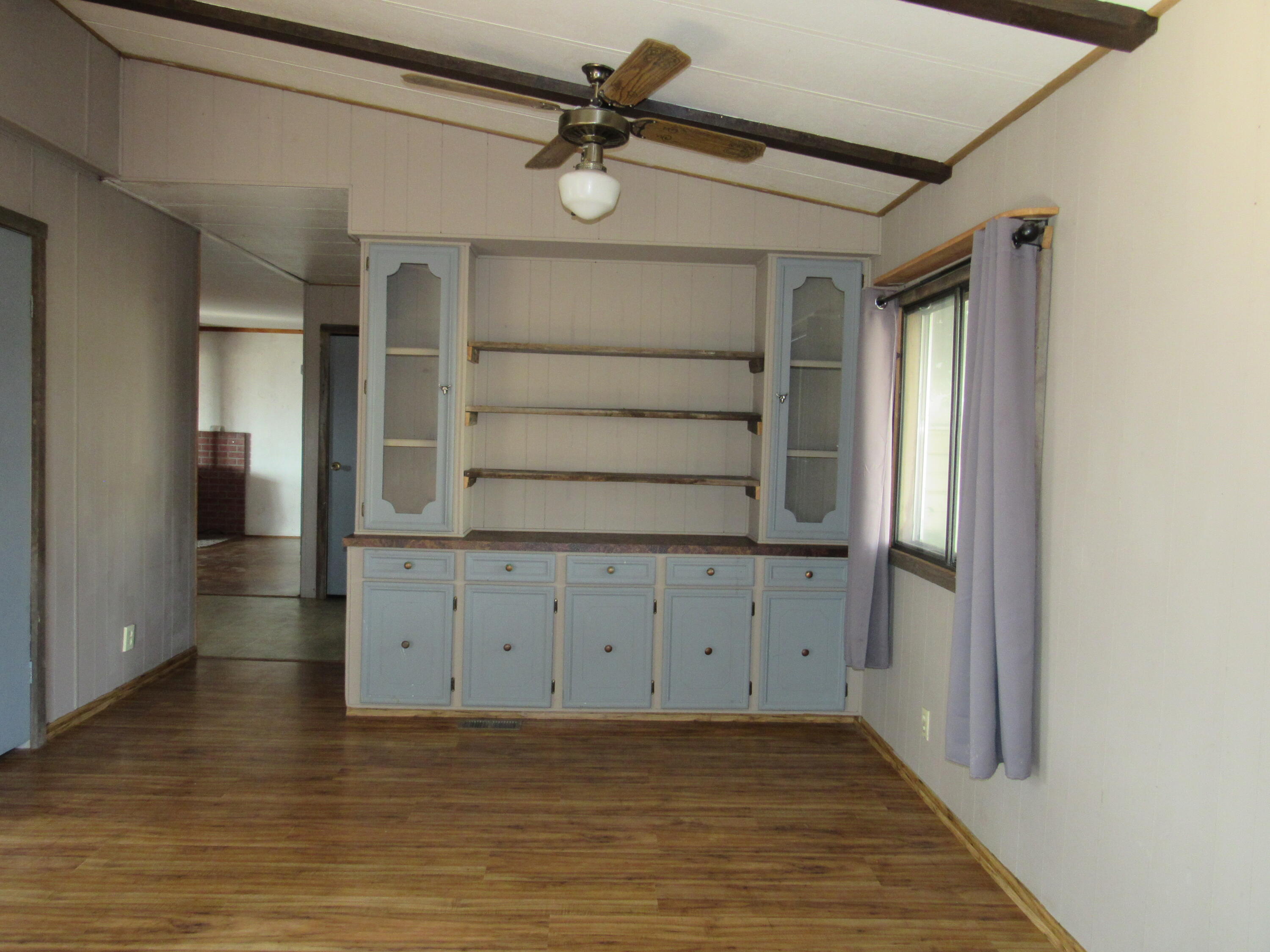37291 Agency Lake Loop Road Chiloquin, OR 97624 - Photo 18 of 38 living room