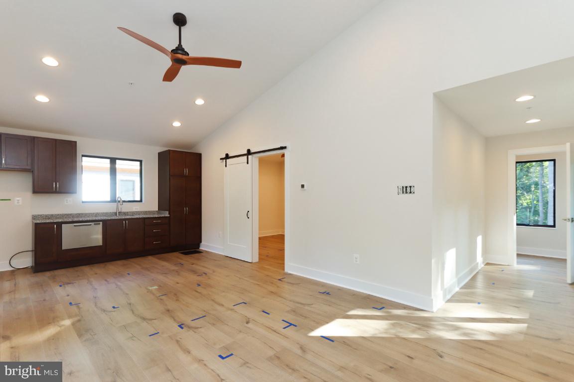 2127 Dixon Road Frederick, MD 21704 - Photo 19 of 34 Studio with full kitchen.