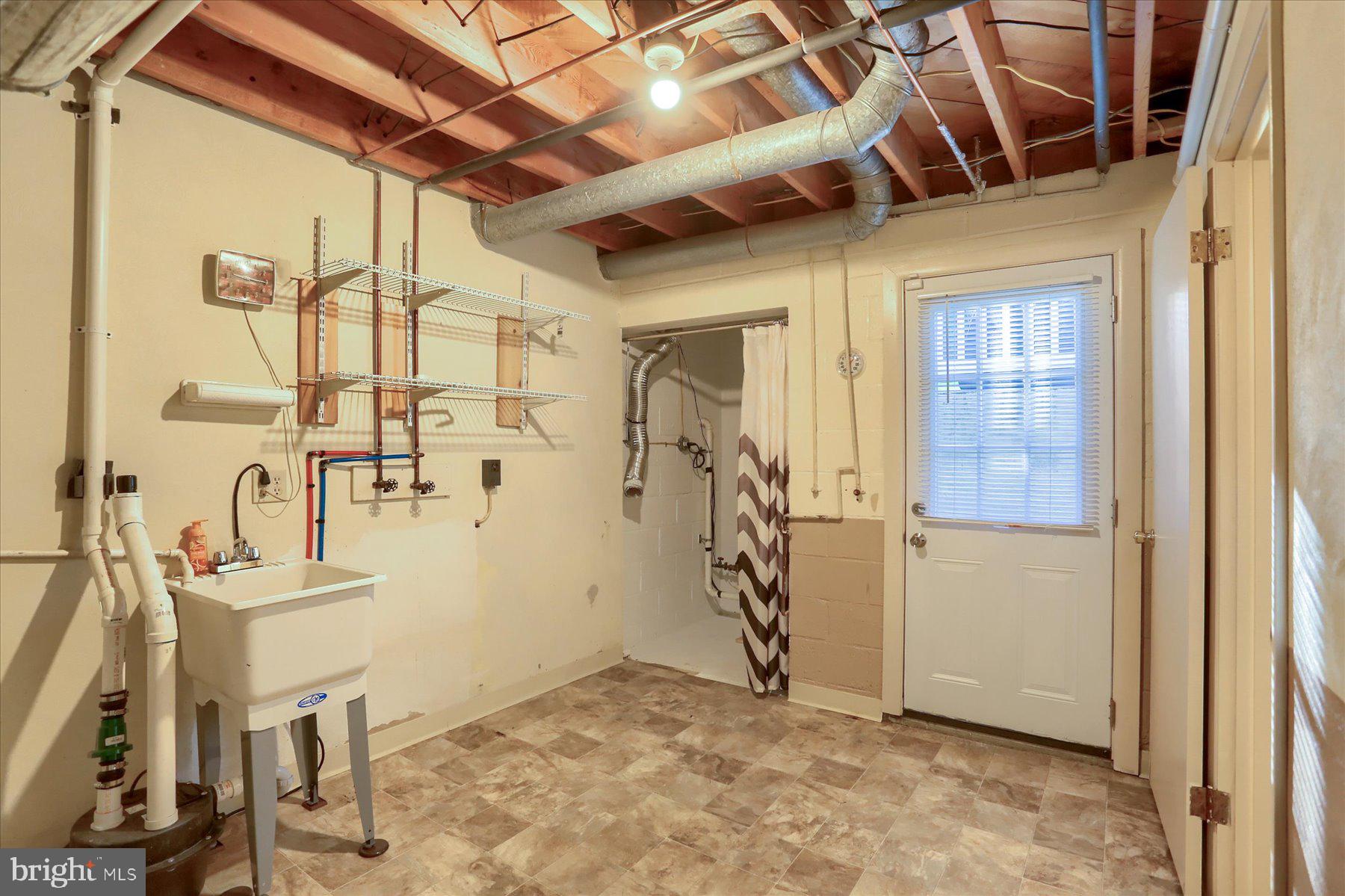 1080 Manor Road Windsor, PA 17366 - Photo 29 of 44 LL - Laundry