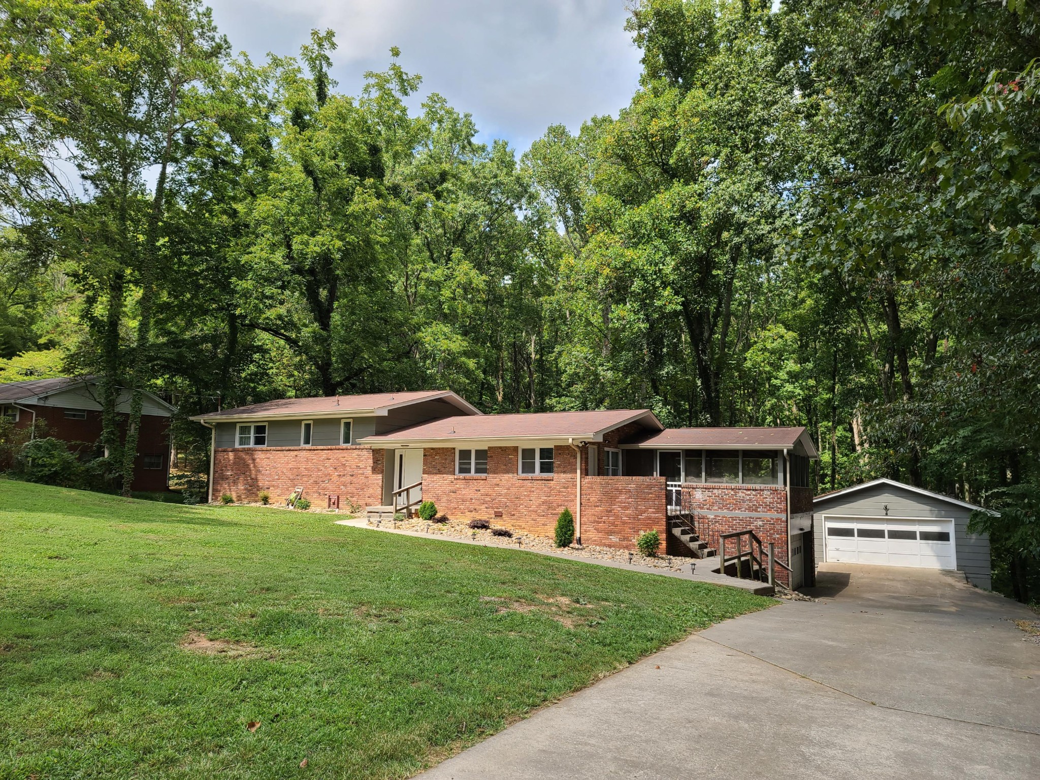 902 West Outer Drive Oak Ridge, TN 37830 - Photo 1 of 39 Gallery Image 1