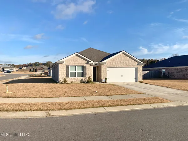 $305,000 | 5318 Alpine Drive, Horn Lake, MS 38637