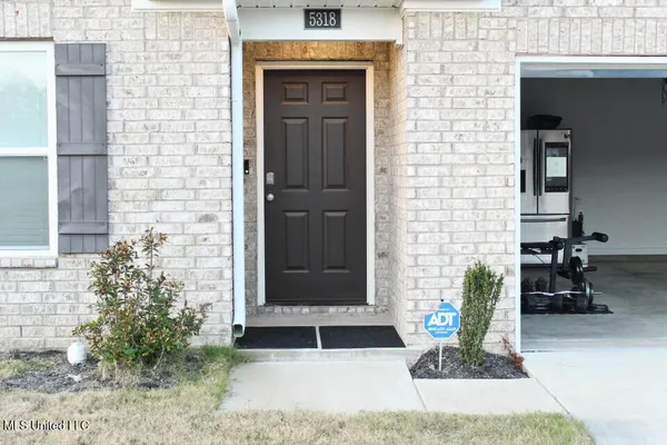 $305,000 | 5318 Alpine Drive, Horn Lake, MS 38637