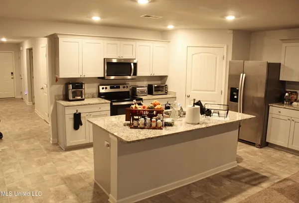 $305,000 | 5318 Alpine Drive, Horn Lake, MS 38637