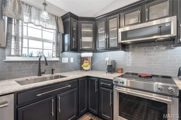 $389,900 | 29493 Walnut View Drive, Wright City, MO 63390