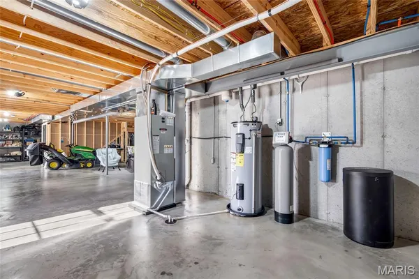 $389,900 | 29493 Walnut View Drive, Wright City, MO 63390