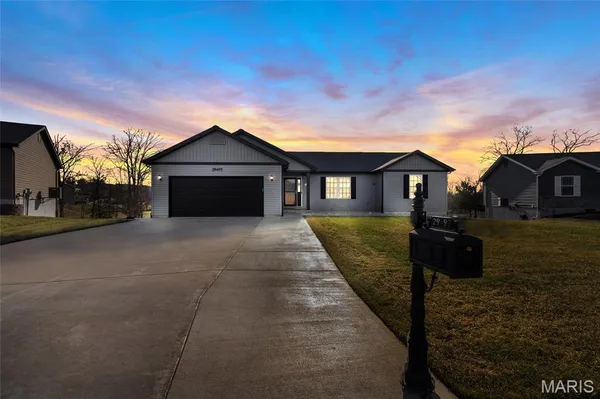 $374,900 | 29493 Walnut View Drive, Wright City, MO 63390