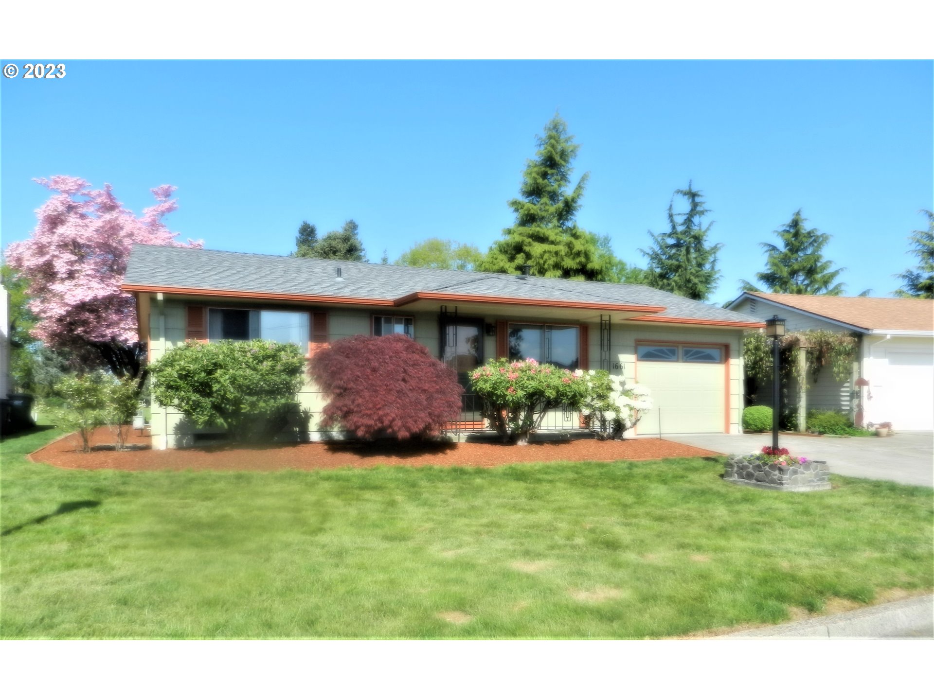 1661 Princeton Road Woodburn, OR 97071 - Photo 2 of 28 a front view of a house with a yard